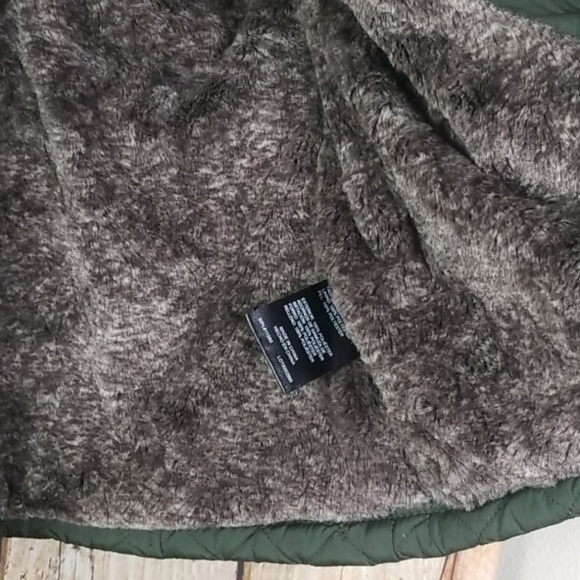 Soft WEATHERPROOF Quilted Green Faux Fur Sleeveless Vest (#1,361) - Picture 7 of 12